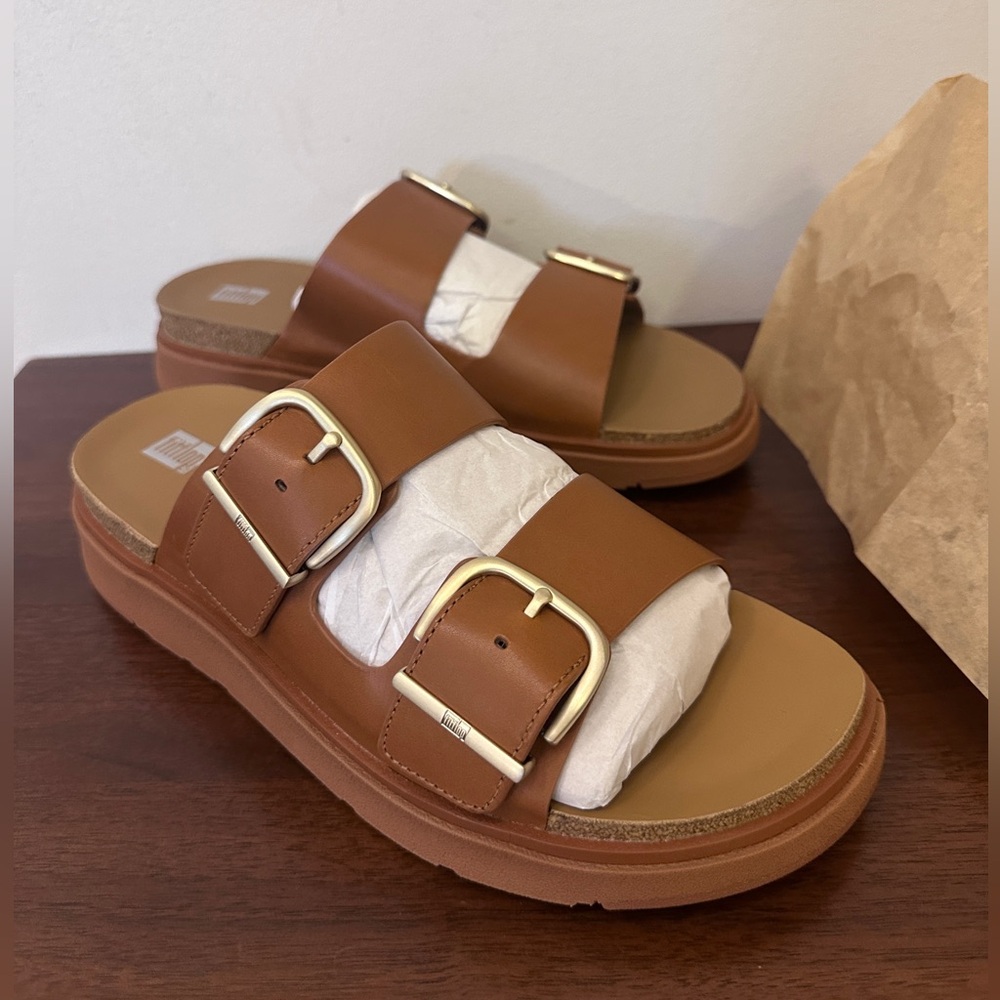 Fitflop Gen FF gold buckle slides Light Tan
UK 8 US 10 EU 42 NEW in Box WIDE